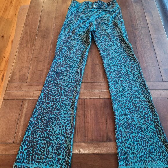 Wevo Active Blue & Black Leopard Print Flared Leggings M - Picture 2 of 5